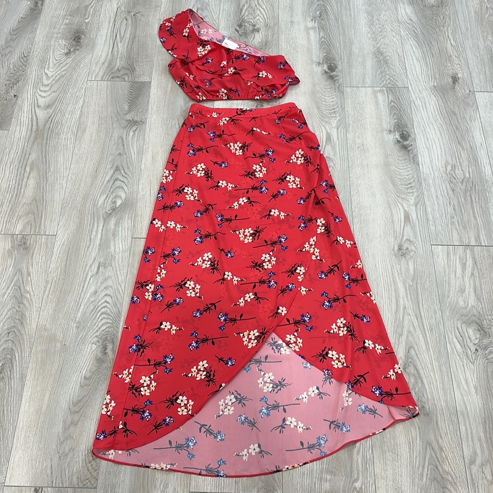 Floral matching set.